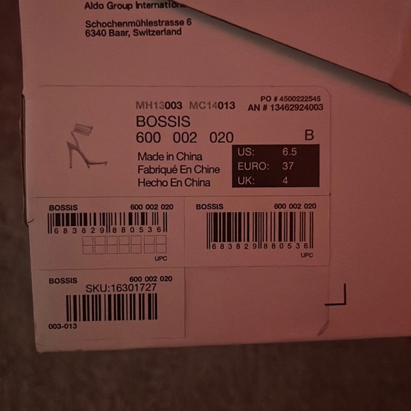 red heel tie and adjustable straps - Picture 3 of 8